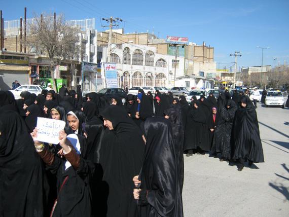 فریاد خشم و نفرت از هتاکان به نبی اکرم(ص) در کبودراهنگ طنین‌انداز شد + تصاویر