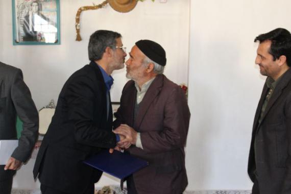 فرماندار کبودراهنگ با خانواده شهدا دیدار کرد + تصاویر