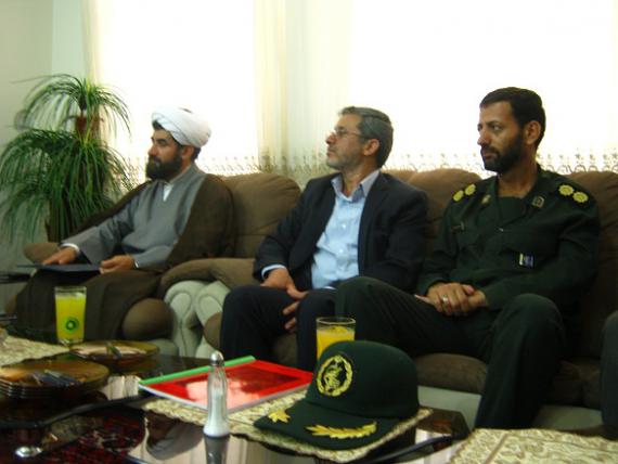سردار حسین همدانی با خانواده شهید شاخص کبودراهنگ دیدار کرد + تصاویر
