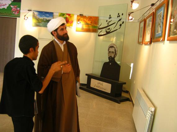 نمایشگاه نقاشی و طراحی هنرمندان بسیجی شهرستان کبودراهنگ
