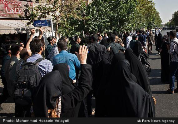 برخورد خشن پلیس با معترضان به بازگشایی لانه روباه پیر!+تصاویر