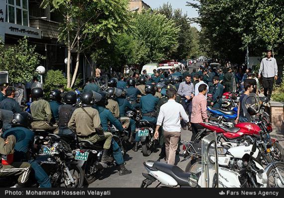 برخورد خشن پلیس با معترضان به بازگشایی لانه روباه پیر!+تصاویر