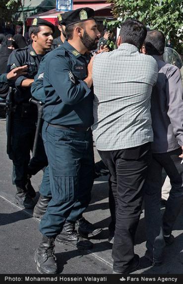 برخورد خشن پلیس با معترضان به بازگشایی لانه روباه پیر!+تصاویر