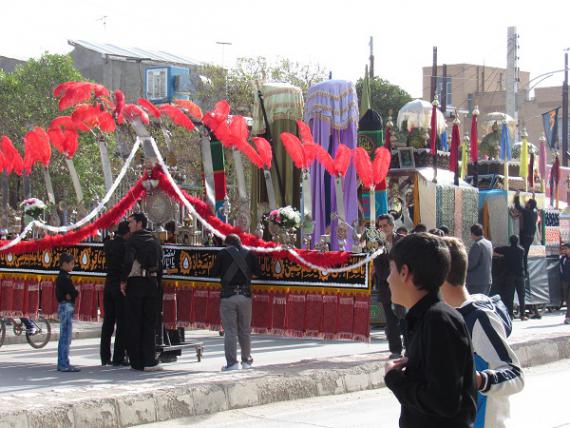دسته عزاداری مردم کبودراهنگ در روز تاسوعای حسینی