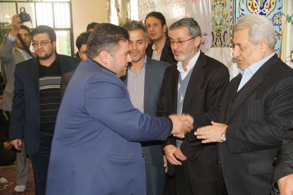 به مناسبت دهه فجر 4 پروژه عمرانی با 42 میلیارد و 600 میلیون ریال با حضور استاندار و جمعی از مسئولین استانی درشهرستان کبودراهنگ به بهره برداری رسید .