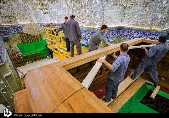 نصب سازه چوبی ضریح جدید حرم حضرت عباس(ع)