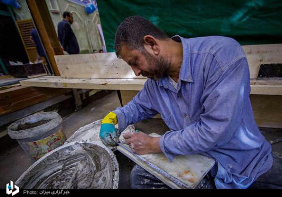 نصب سازه چوبی ضریح جدید حرم حضرت عباس(ع)