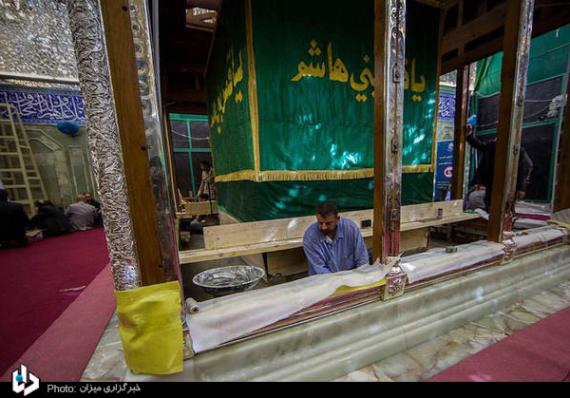 نصب سازه چوبی ضریح جدید حرم حضرت عباس(ع)