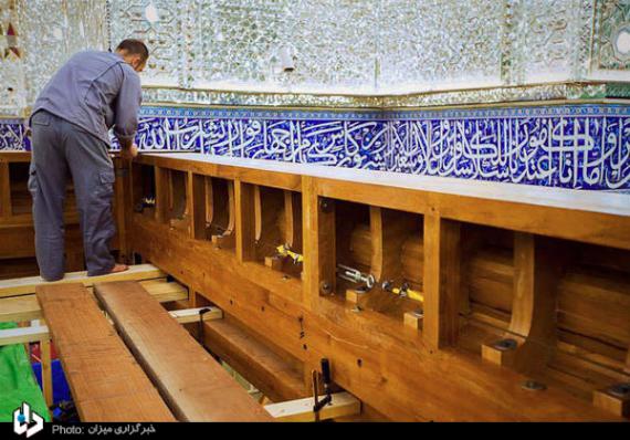 نصب سازه چوبی ضریح جدید حرم حضرت عباس(ع)