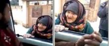  پیرزن شجاع داعش را به چالش کشید+عكس