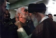 دست بوسی رهبر انقلاب توسط سردار همدانی + عکس