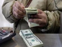 مهم‌ترین دلایل گرانی ارز در بازار/ از کاهش قیمت نفت تا وعده‌های گوناگون دولت و عدم برنامه‌ریزی برای کنترل بازار