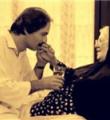 «بوسیدن دست والدین»؛ چالشی برای جوانان خجالتی